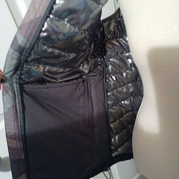 Columbia Camo Puffer Vest - Picture 8 of 10